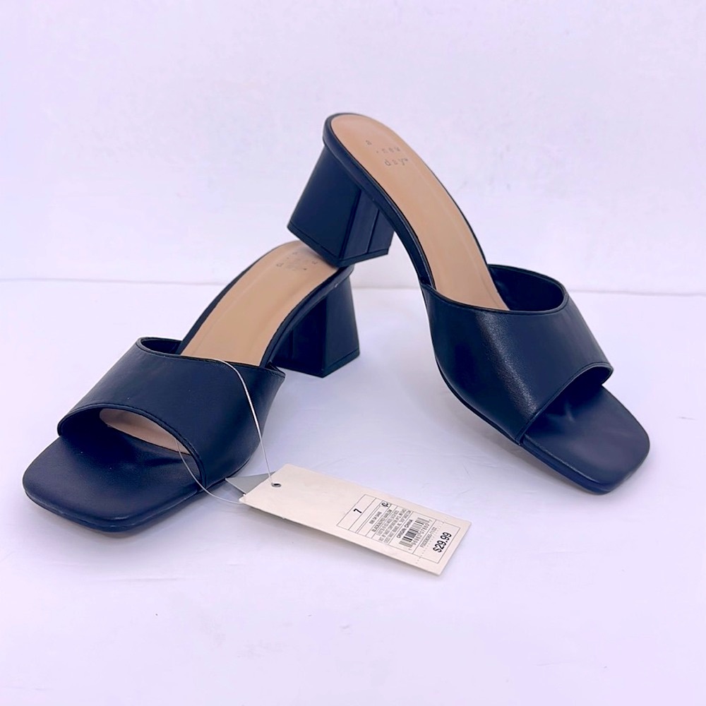 NWT A new day open toe Black Chunky Heels, Size 7
